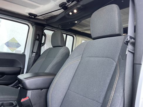Used 2024 Jeep Wrangler Unlimited Sahara image 18