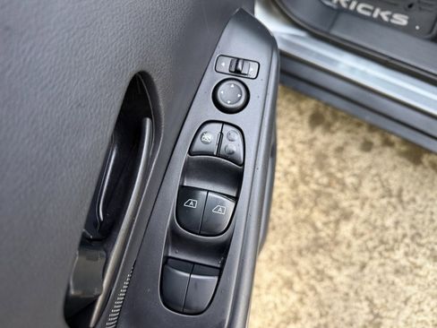 Used 2018 Nissan Kicks S image 13