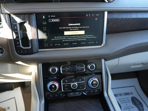 Used 2023 GMC Yukon XL Denali image 29