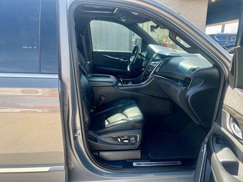 Used 2017 Cadillac Escalade ESV Platinum image 17