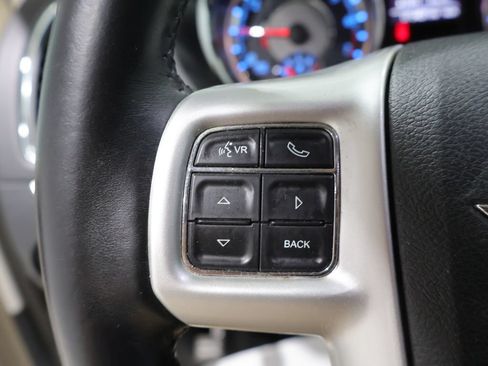 Used 2016 Chrysler Town & Country Touring FWD image 30