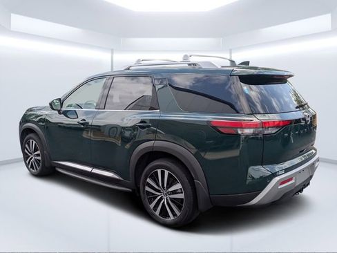 Used 2024 Nissan Pathfinder Platinum w/ Black Appearance Package image 5