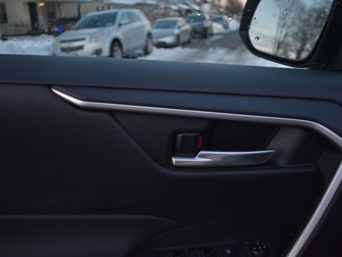 Used 2025 Toyota RAV4 XLE image 12