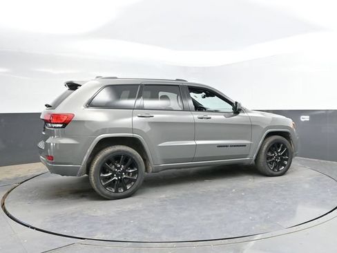 Used 2020 Jeep Grand Cherokee Altitude AWD/4WD image 2