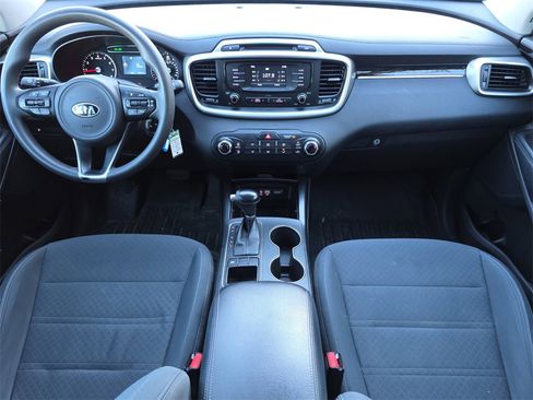 Used 2017 Kia Sorento LX image 21