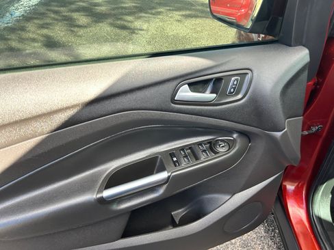 Used 2015 Ford Escape SE w/ Equipment Group 201A FWD image 13