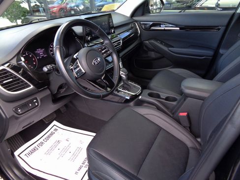 Used 2021 Kia Seltos EX image 9