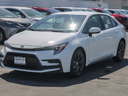 New 2026 Toyota Corolla SE image 3