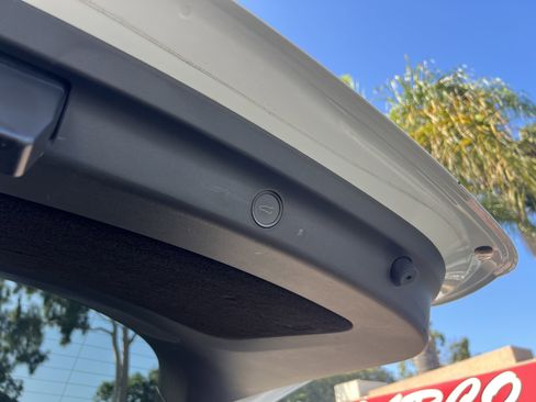 Used 2022 Tesla Model Y Long Range image 29