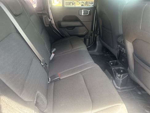 Used 2020 Jeep Wrangler Unlimited Sahara AWD/4WD image 28