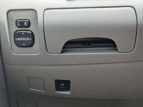 Used 2010 Toyota Camry LE FWD image 21