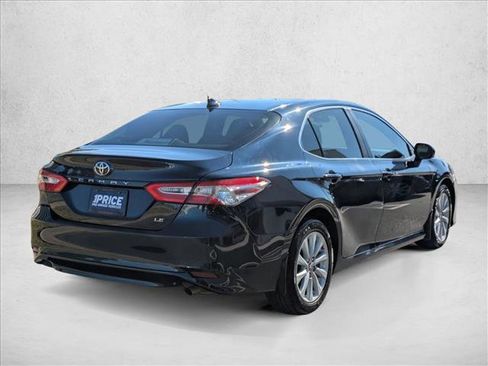 Used 2020 Toyota Camry LE image 5