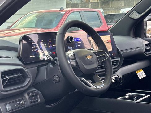 New 2025 Chevrolet Silverado EV LT image 11