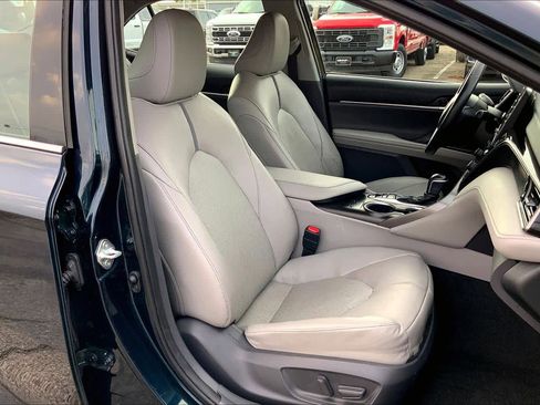 Used 2021 Toyota Camry XLE image 8
