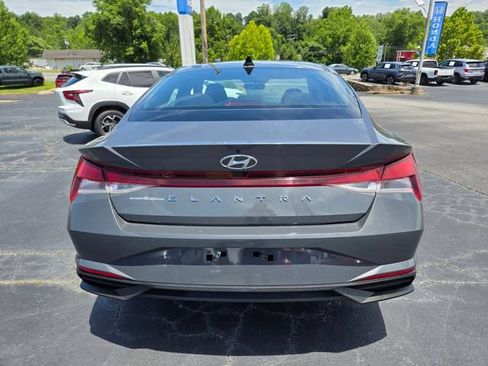 Used 2023 Hyundai Elantra SEL w/ Convenience Package FWD image 7