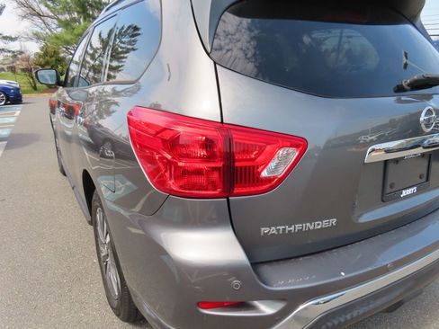 Used 2019 Nissan Pathfinder SV AWD/4WD image 10