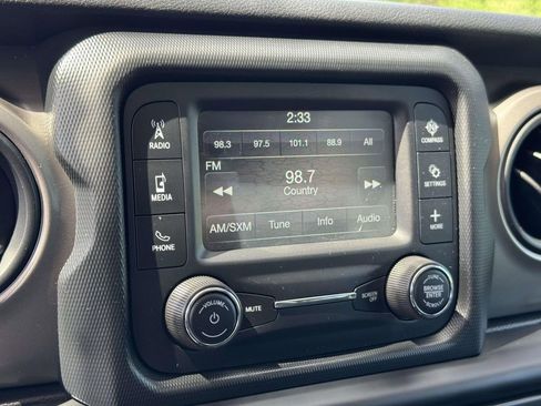 Used 2018 Jeep Wrangler Unlimited Sport AWD/4WD image 4