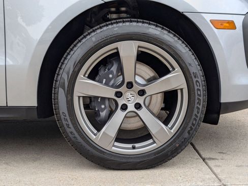 Certified 2025 Porsche Macan image 29