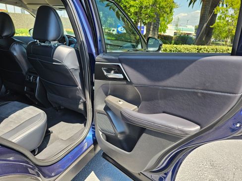 Used 2024 Mitsubishi Outlander SE Black Edition image 27