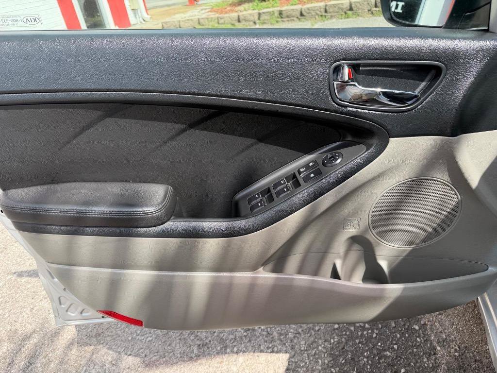 Used 2016 Kia Forte LX FWD image 17