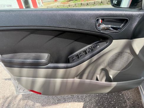 Used 2016 Kia Forte LX FWD image 17