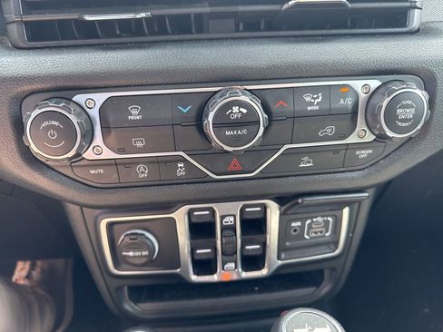 Used 2025 Jeep Wrangler Unlimited Sport AWD/4WD image 16