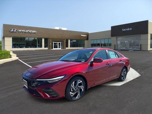 Used 2025 Hyundai Elantra Limited image 1