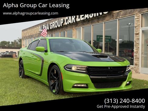 Used 2017 Dodge Charger SXT w/ Plus Group RWD image 1