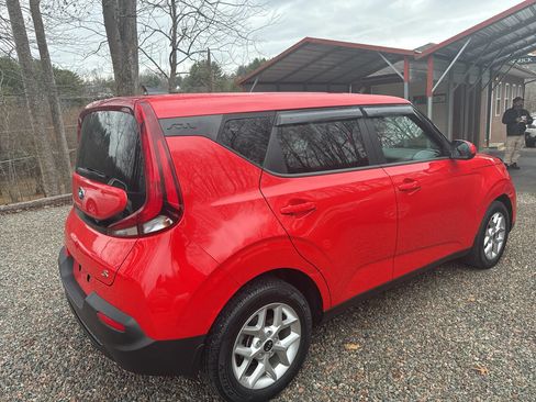 Used 2021 Kia Soul S image 7