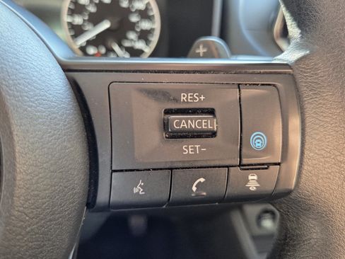 Used 2024 Nissan Rogue SV FWD image 33