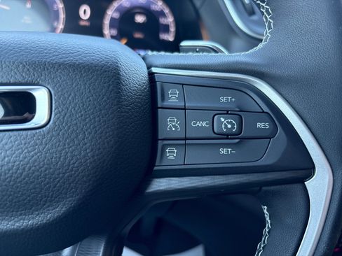 New 2025 Jeep Grand Cherokee L Laredo image 16