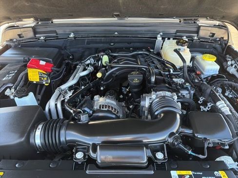 Used 2022 Jeep Wrangler Unlimited Sahara w/ Cold Weather Group image 36