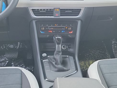 New 2026 Volkswagen Taos SE FWD image 6
