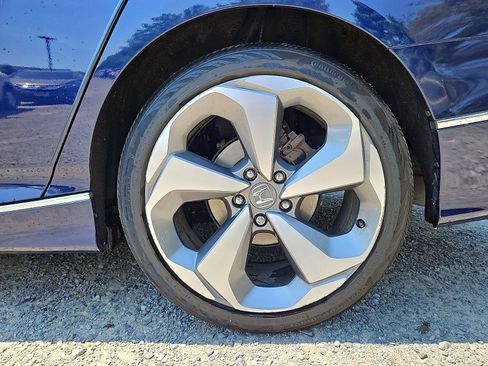 Used 2018 Honda Accord Touring image 9
