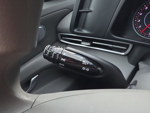 Used 2023 Hyundai Elantra SEL image 19