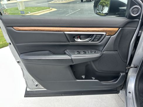 Used 2017 Honda CR-V Touring image 14