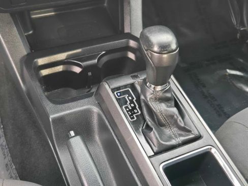 Used 2017 Toyota Tacoma TRD Off-Road image 27