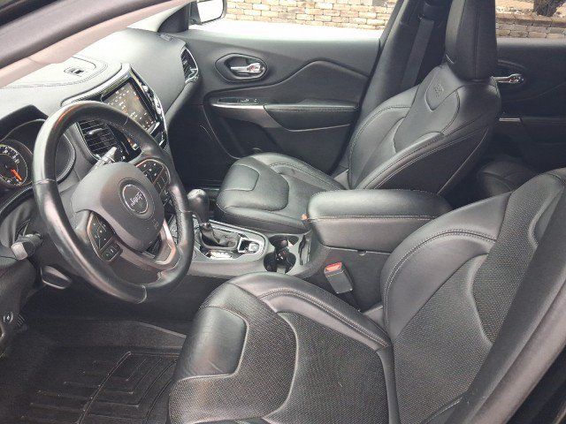 Used 2019 Jeep Cherokee Limited w/ Luxury Group AWD/4WD image 13