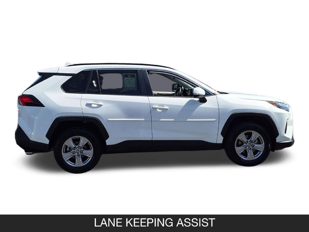 Used 2022 Toyota RAV4 XLE AWD/4WD image 6