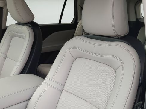 New 2026 Lincoln Aviator Reserve w/ Illumination Package RWD image 9