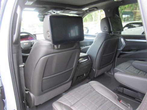 New 2026 Cadillac Escalade Platinum Sport w/ LPO, ONYX Package AWD/4WD image 16