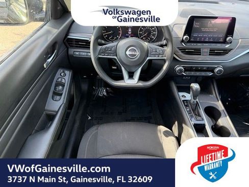 Used 2025 Nissan Altima 2.5 SV FWD image 14