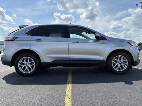 Used 2022 Ford Edge SEL w/ Convenience Package image 4