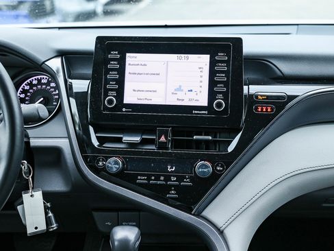 Used 2024 Toyota Camry SE image 17