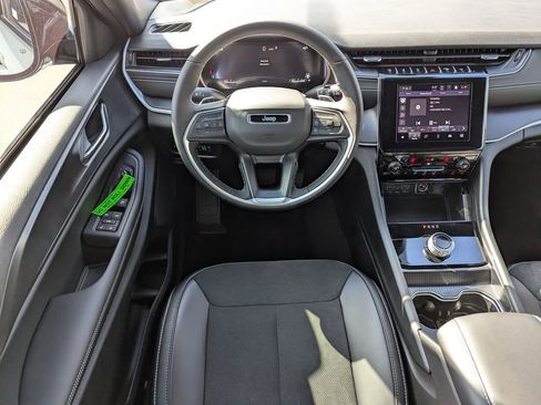 New 2025 Jeep Grand Cherokee L Altitude AWD/4WD image 14