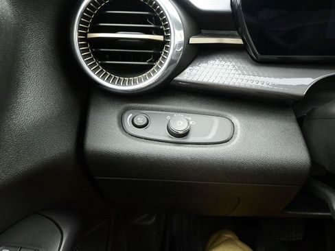 Used 2024 Chevrolet Trax ACTIV w/ Sunroof Package FWD image 18