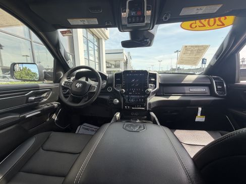 Used 2025 RAM 1500 Laramie w/ Sport Appearance Package AWD/4WD image 32