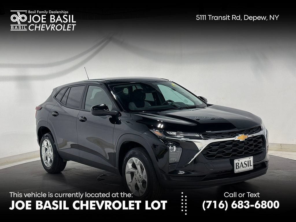 Used 2024 Chevrolet Trax LS w/ LS Convenience Package FWD image 1