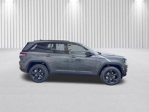 New 2025 Jeep Grand Cherokee Limited w/ Black Appearance Package image 3