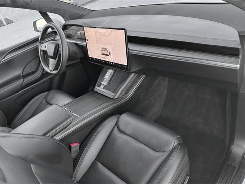 Used 2023 Tesla Model X image 30